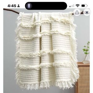 Elegant Cream Fringed Quilt